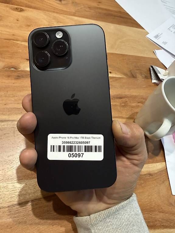 Telefoni cellulari / Smartphones: iPhone 16 Pro Max 1 TB – Nuovo e nell'imballaggio originale da Mörschwil venduto da ele_7fx8 1