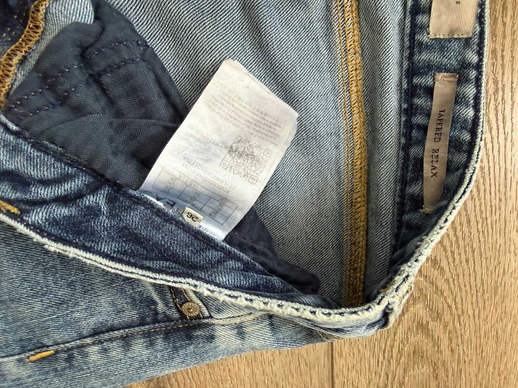 Guess Jeans: Guess Jeans – Gebraucht aus Schlieren von van_qcj5 1