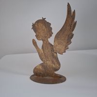 Goldiger Engel aus Metall