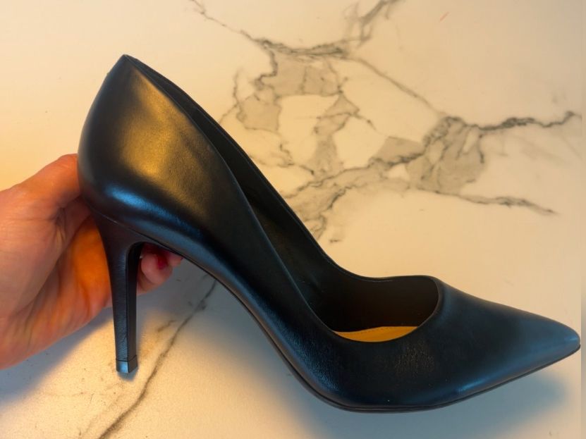 Scarpe da donna: Schwarze Damen Pumps – Usato da Lenzburg venduto da BMK. 2