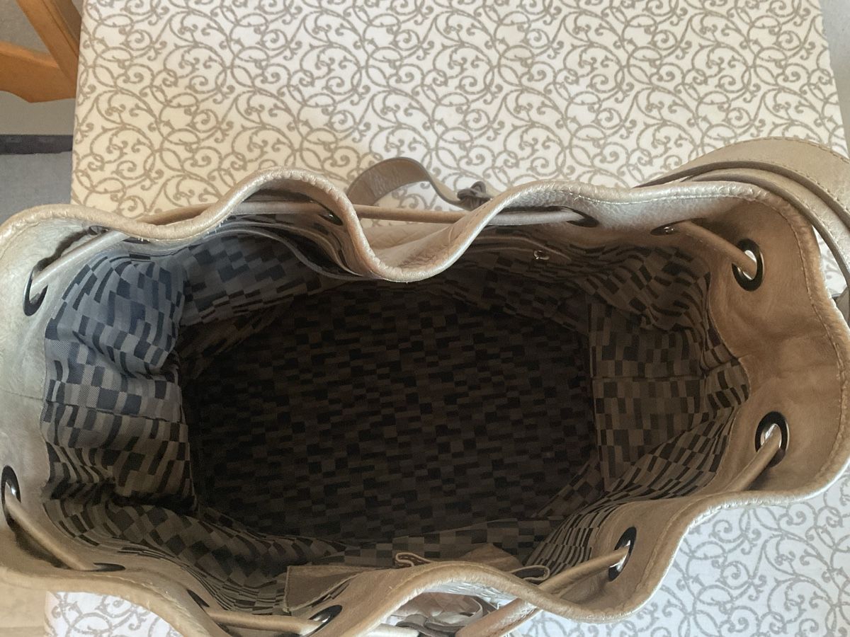 Borse da donna: Handtasche / Beutel, beige, gute Zustand. – Usato da Adliswil venduto da stikovo 4