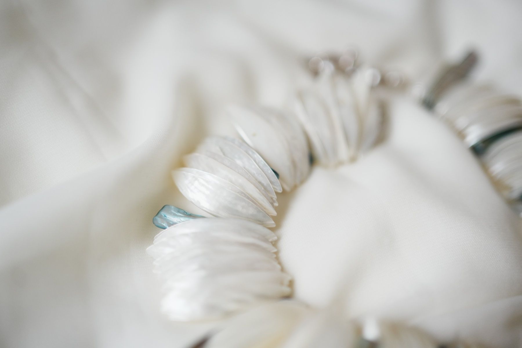 Catenine: Collier aus Perlmutt und Süsswasserperlen – Usato da Volketswil venduto da HeredisAntiques 2