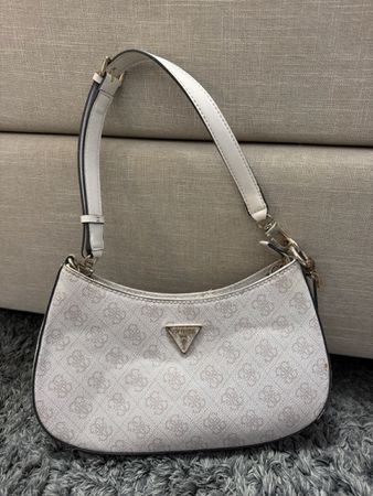 Handtasche Guess weiss/rosa Gebrauchsspuren am Innenfutter