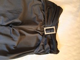 Schicke, schwarze Hose, Grösse M oben eng unten weit! Trendy