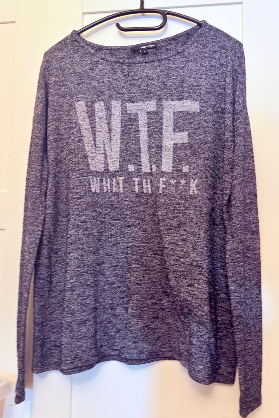 Pullover & Sweatshirts: • W.T.F Pullover • – Gebraucht aus Basel von mendoza13