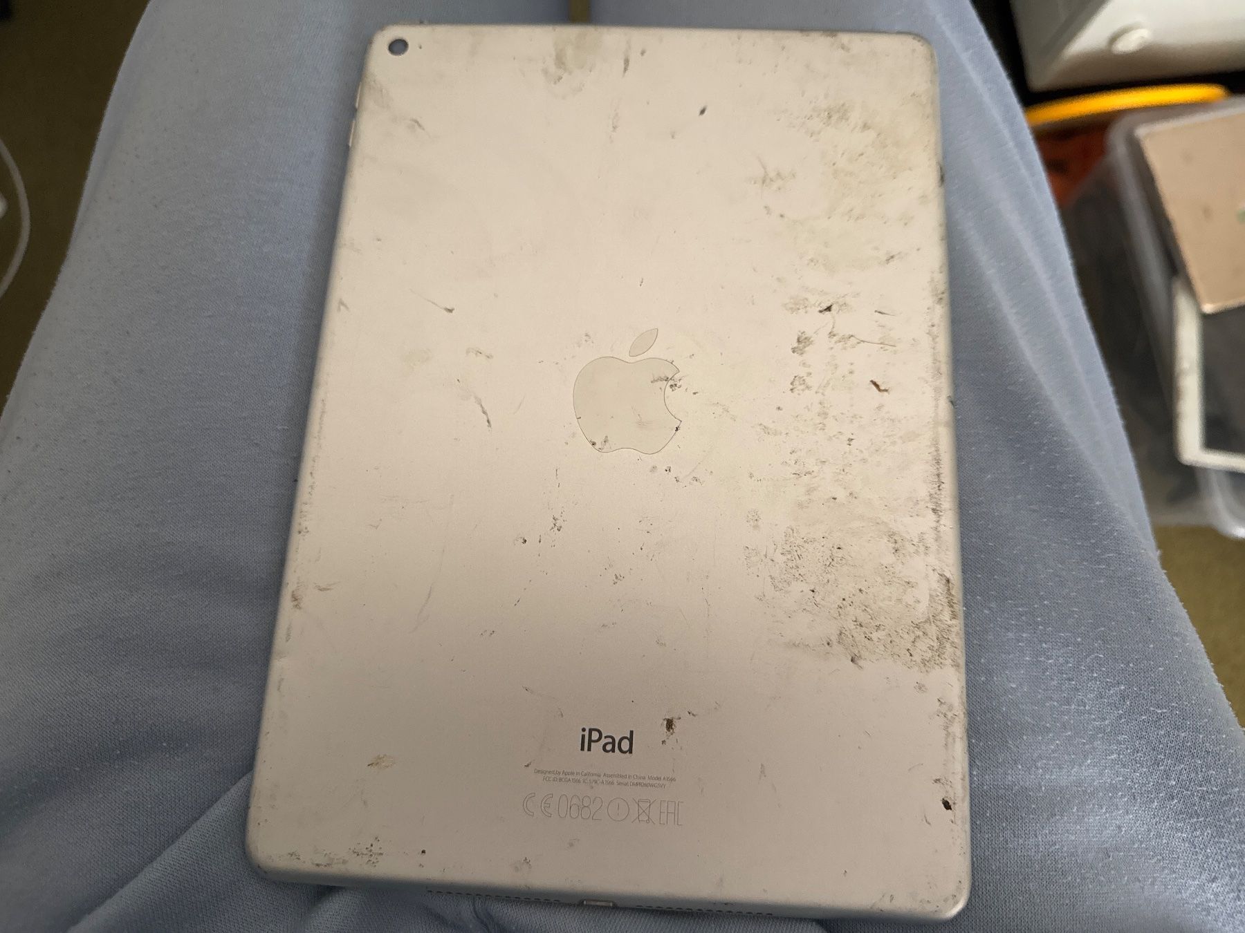 Apple Tablet PC: Ipad Air 2 - A1566 - Display gut – Difettoso da Olten venduto da HoYa01