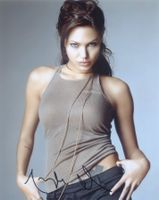 Original Autogramm von ANGELINA JOLIE auf Großfoto