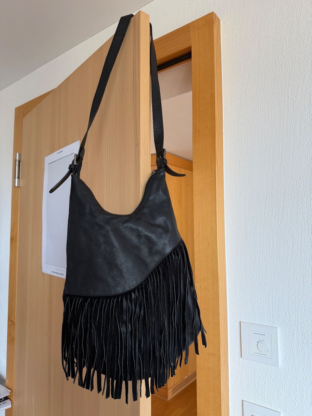 Globus Borse da donna: Schwarze Globus Ledertasche mit Fransen – Nuovo (secondo la descrizione) da Chur venduto da Caroline__