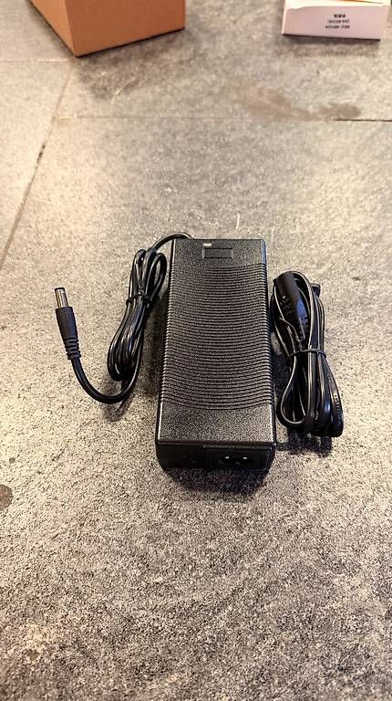 Kickboard:  E-scooter Ladekabel  – Usato da Unterseen venduto da beE-Scooter 2