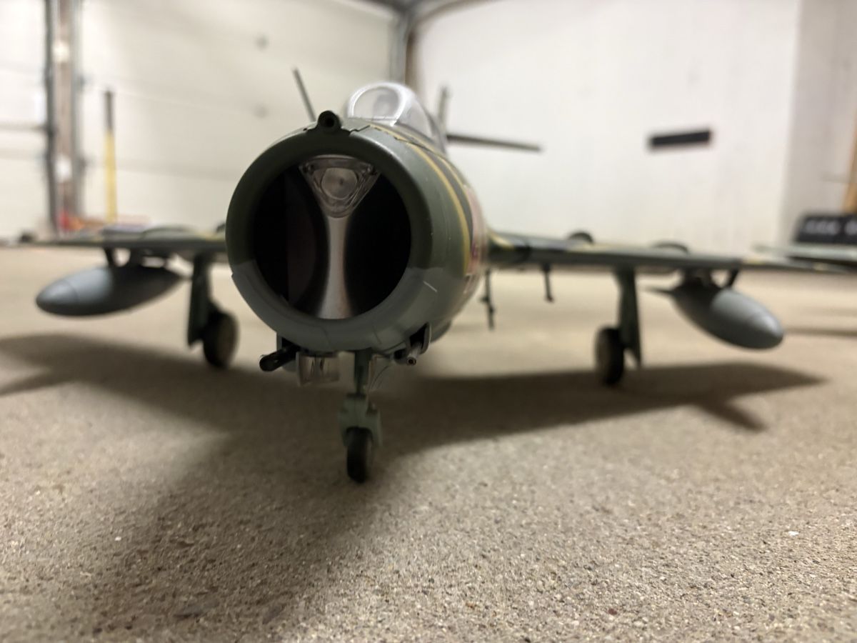 Kits de montage: Elite Force Mig 15 1/18 – D'occasion à Villarimboud par hampton2012 3