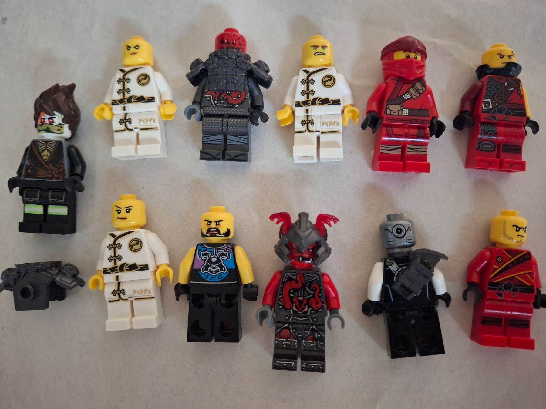 Lego Spielzeuge: 11 lego ninjago figuren – Gebraucht aus Kölliken von art-deko