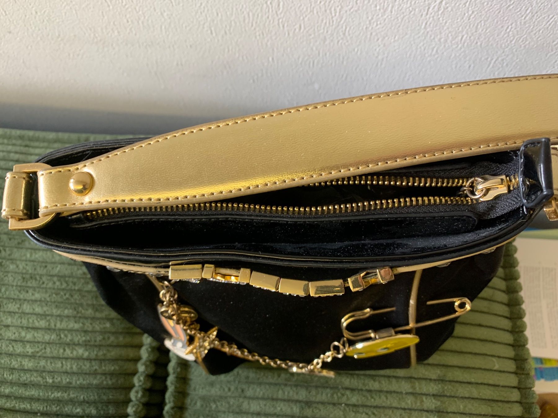 Taschen für Damen: Handtasche in schwarz mit Looney Toons – Neu (gemäss Beschreibung) aus Winterthur von Compiorg 2