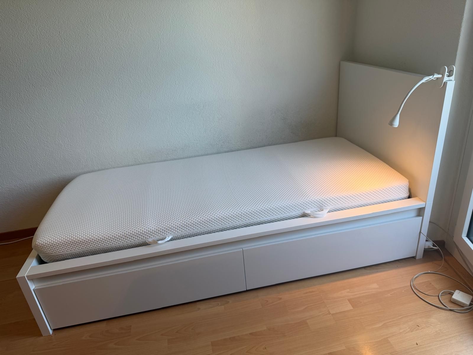 Betten: Single bed with drawers and lamp white good condition – Gebraucht aus Zürich von goundi 2
