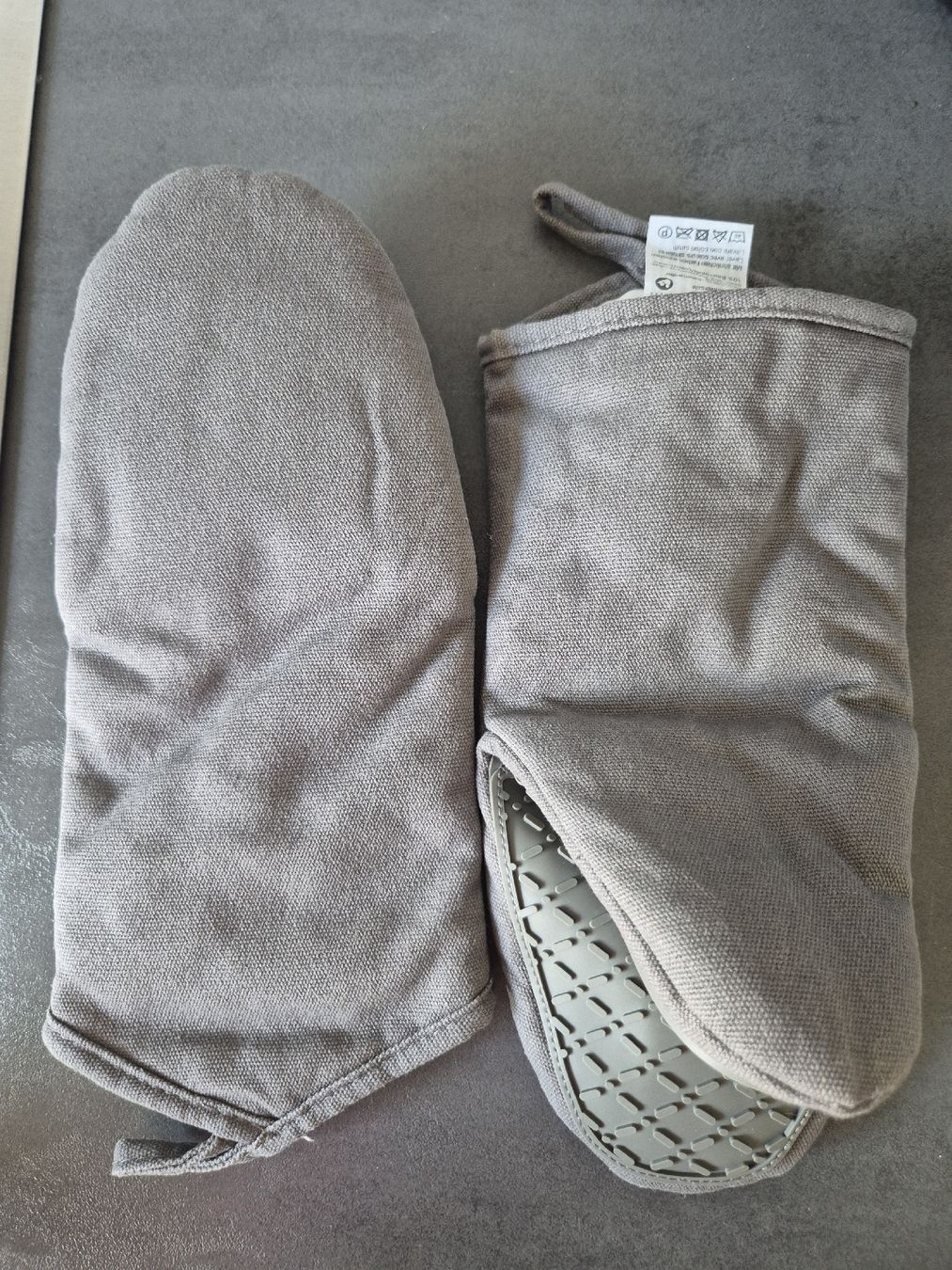 Guanti & manicotti: Backhandschuhe Universal Grösse Grau 2 Stk. guter Zustand – Nuovo (secondo la descrizione) da Basel venduto da Deine-Ecke
