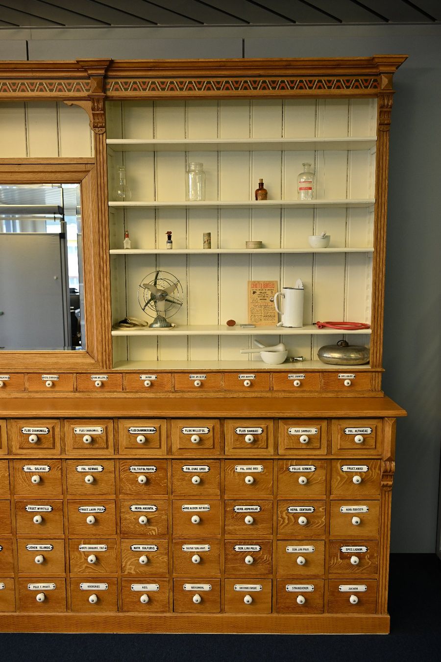 Armadi: Apotheker-Schrank antik (ca. 1890) – Usato da Walchwil venduto da buywithmats 2
