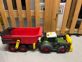 Spielzeug Traktor mit Kippanhänger grün guter Zustand