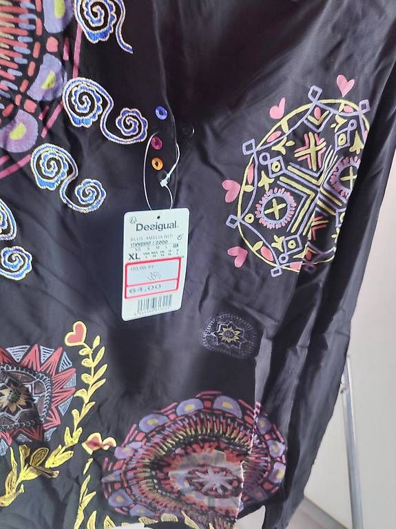 Desigual Camicette: Chemisier Desigual Taille XL Neuf – Nuovo e nell'imballaggio originale da Etoy venduto da Ctrl0 1