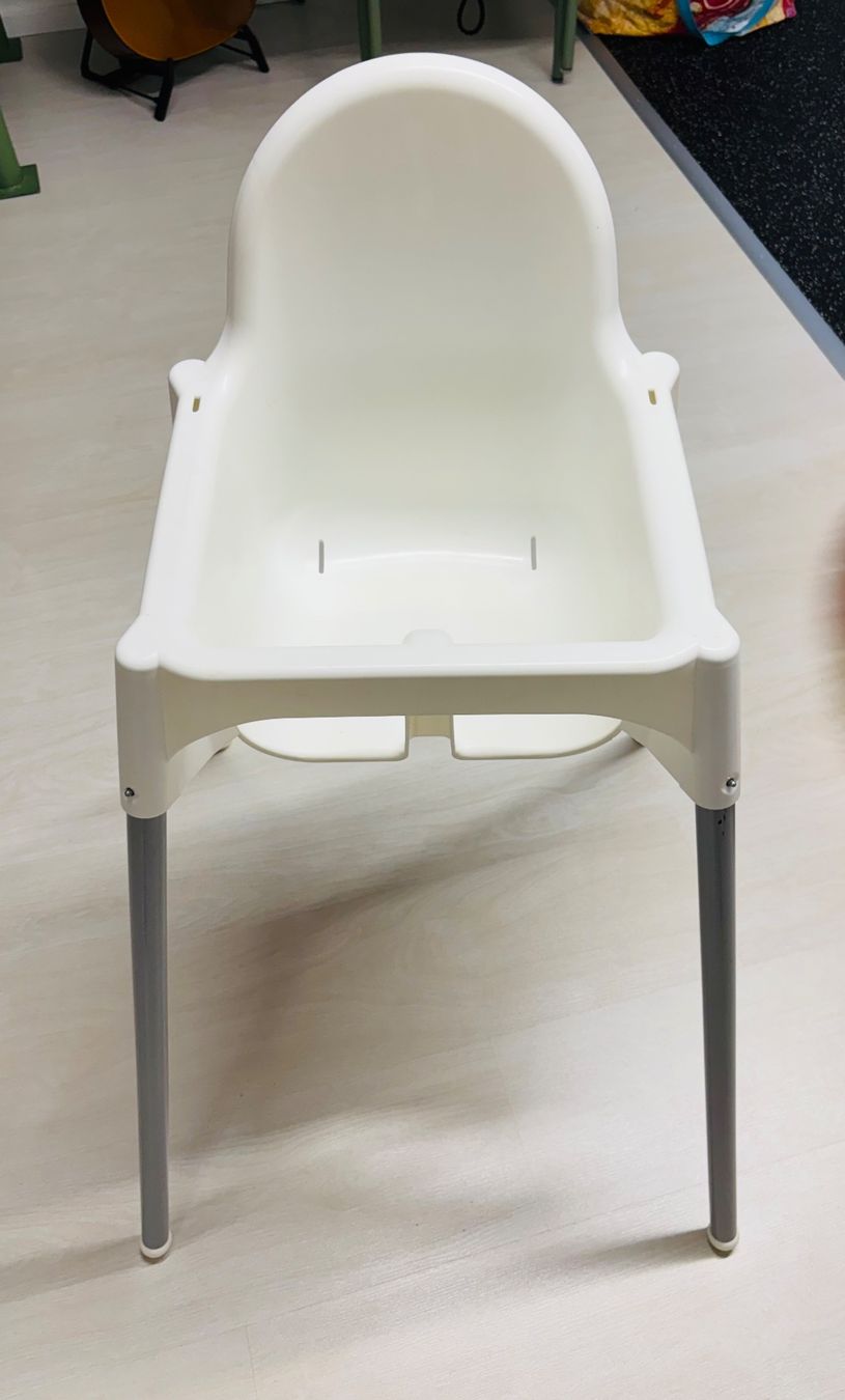 Ikea Chaises hautes: Kinderhochstuhl weiss Ikea – D'occasion à Ettingen par MarCross90