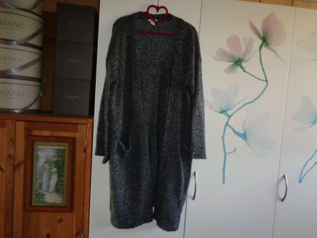 *** Lange Strickjacke mit Taschen *** / H&M ab 1.00