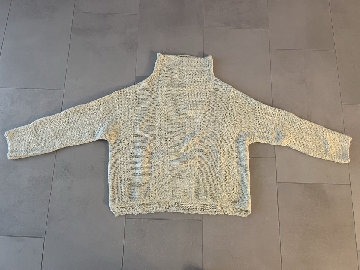 Guess Pullover & Sweatshirts: Strickpullover mit Stehkragen Guess S – Neu (gemäss Beschreibung) aus Birrwil von vanyboo