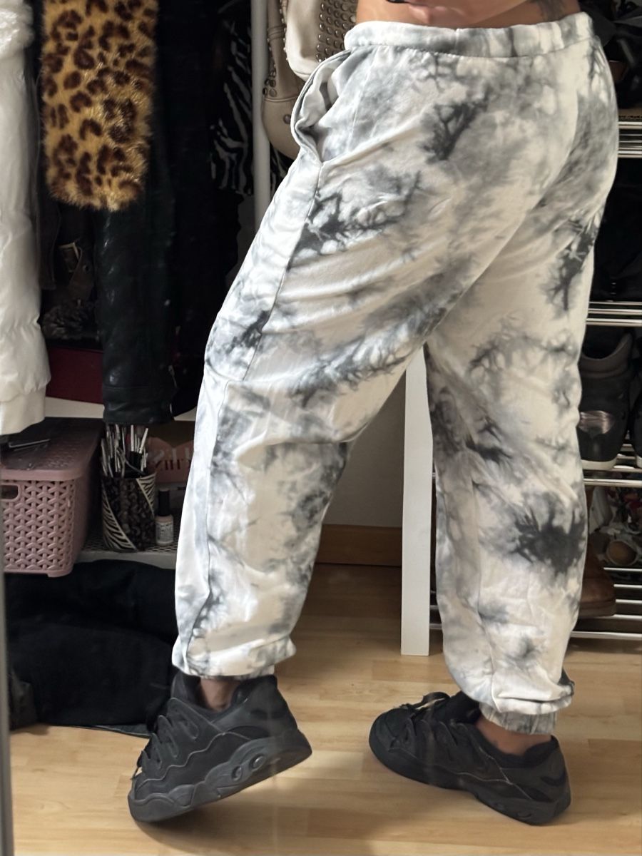 Pantaloni: Jogginghose mit Muster Gr. 36 – Nuovo (secondo la descrizione) da zürich venduto da mapaXXefaboo 1