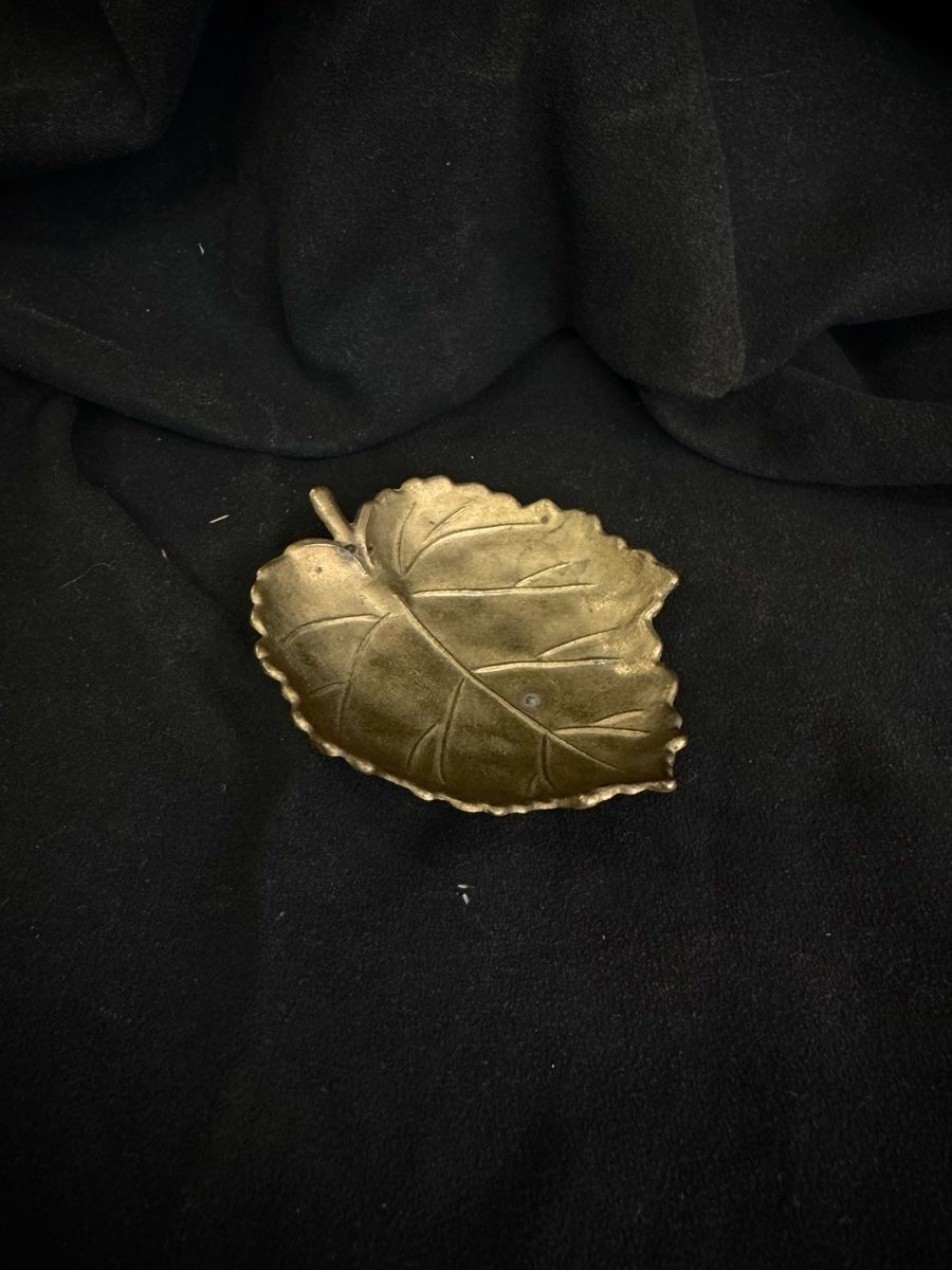 Toutes les décorations: Leaf Shaped Trinket Dish Brass Vintage Used – D'occasion à Bern par nkink 1