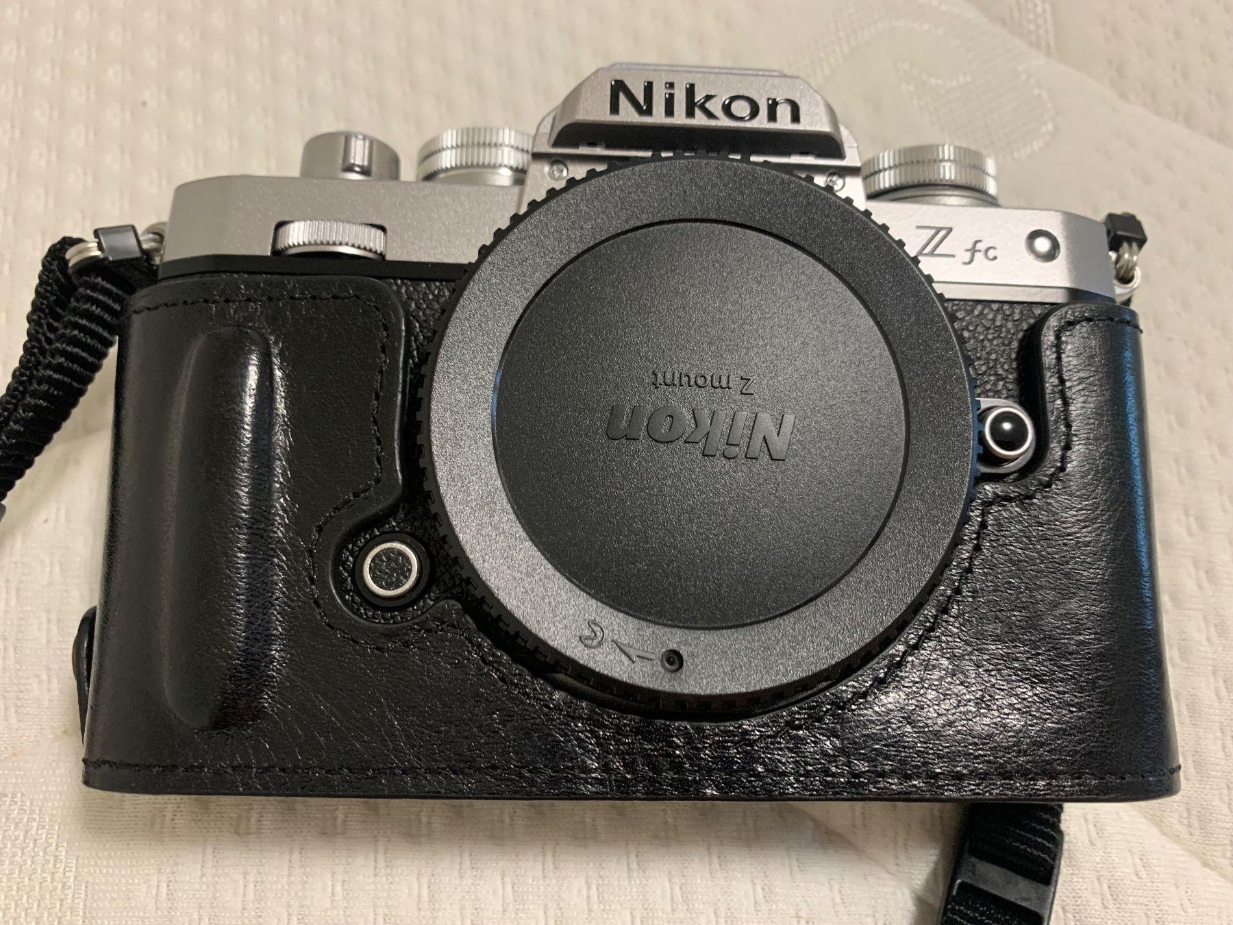 Nikon Fotocamera: Nikon ZFc Body+ Low Clicks+ Leather Camera Case worth 45 CHF – Nuovo (secondo la descrizione) da Schlieren venduto da Sunshine_0109 5