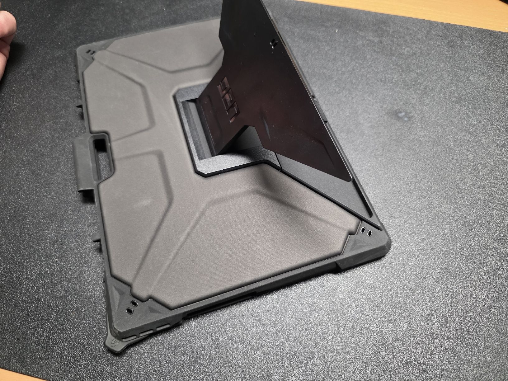 Covers & Borse: UAG Case für Surface Pro 11 – Nuovo (secondo la descrizione) da Hildisrieden venduto da Stromer-bueb 2
