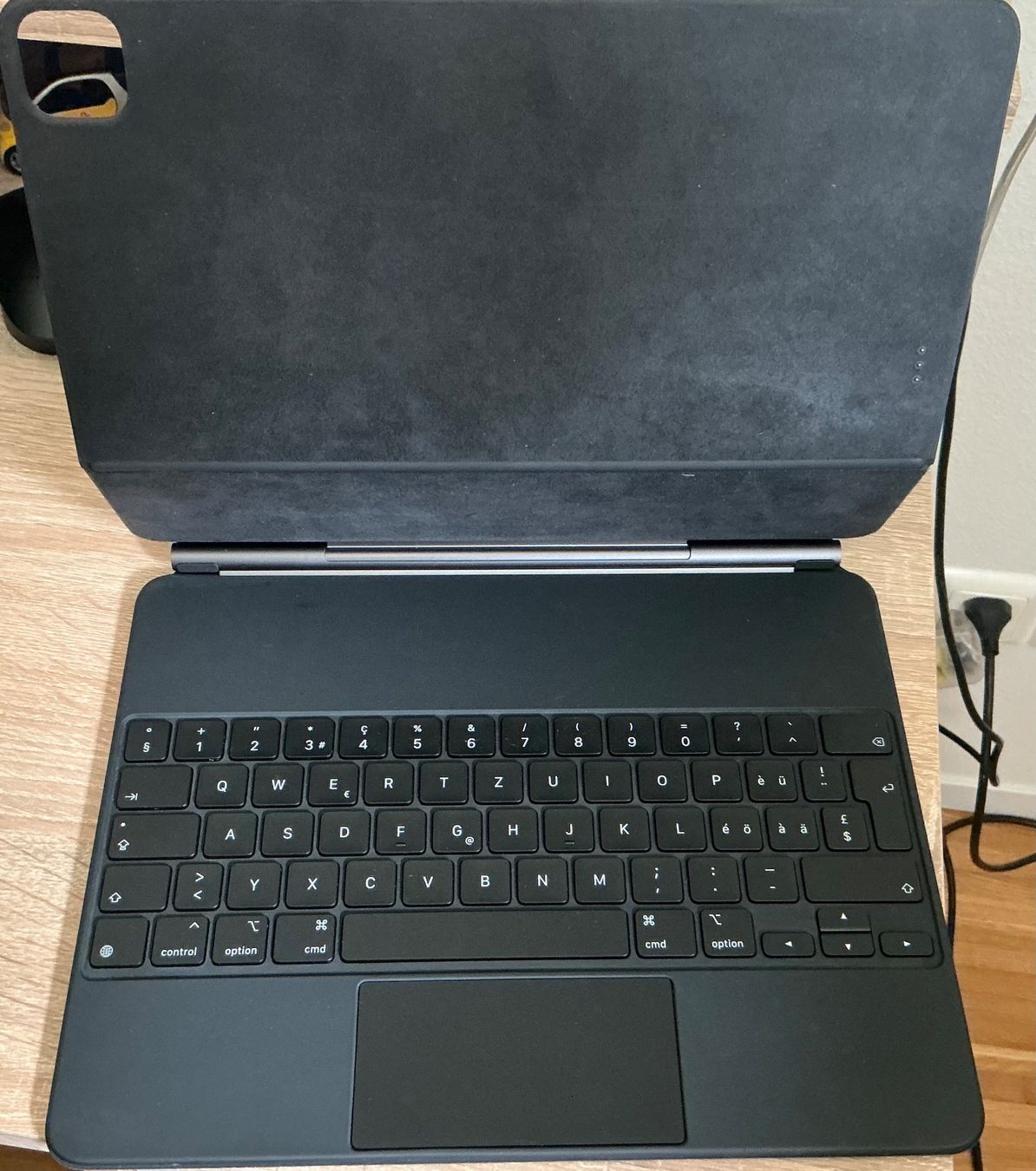 Apple Tastiere: Apple Magic Keyboard 12.9 iPad Pro 12.9 / iPad Air 13 – Nuovo (secondo la descrizione) da Bern venduto da Mcurieux