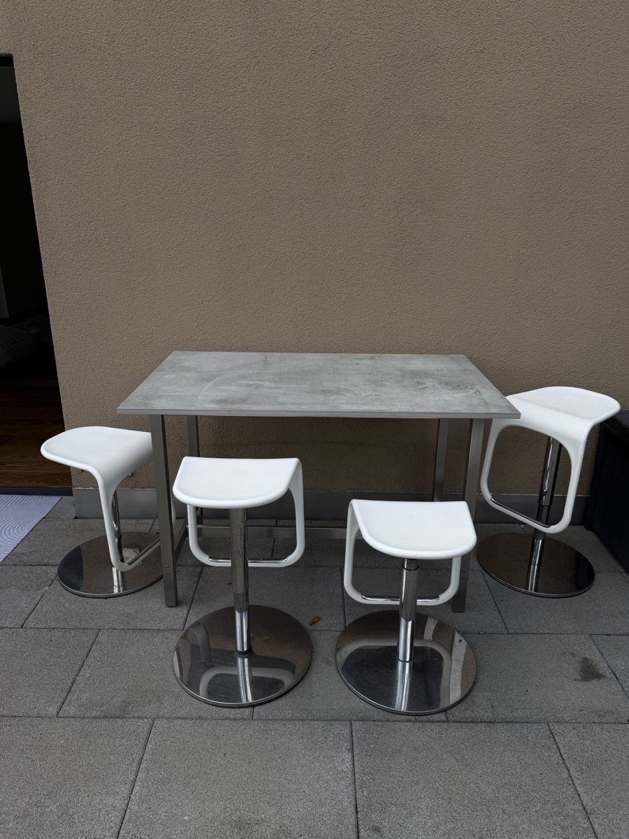 Ikea Set di tavolo e panche: Bar-Tisch mit 4 Barhockern weiss Chrom – Usato da Neuhaus SG venduto da cynlo