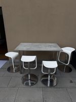 Bar-Tisch mit 4 Barhockern weiss Chrom