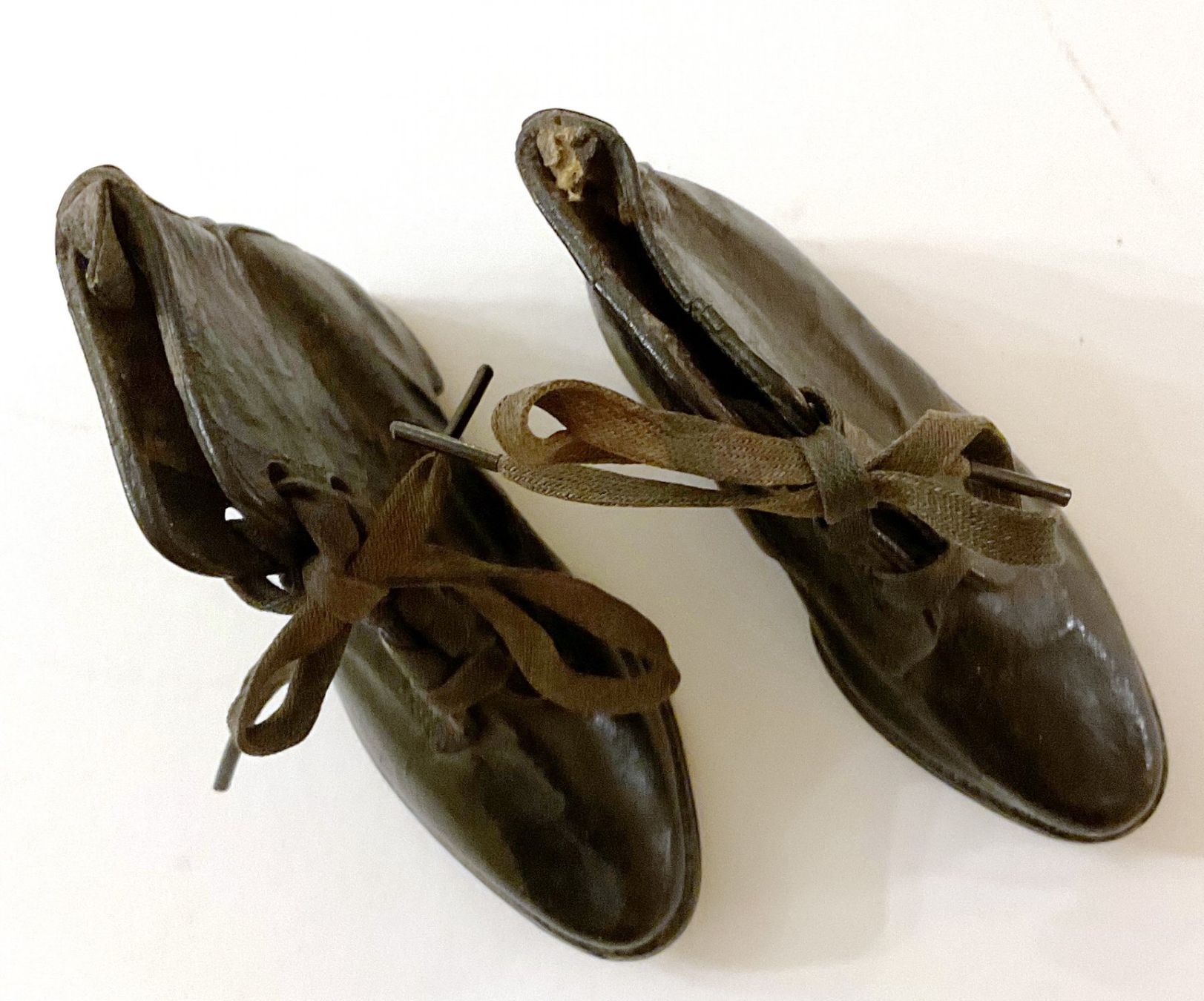 Scarpe da donna: Ein Paar antike Musterschuhe – Usato da Pfungen venduto da Doku7 2