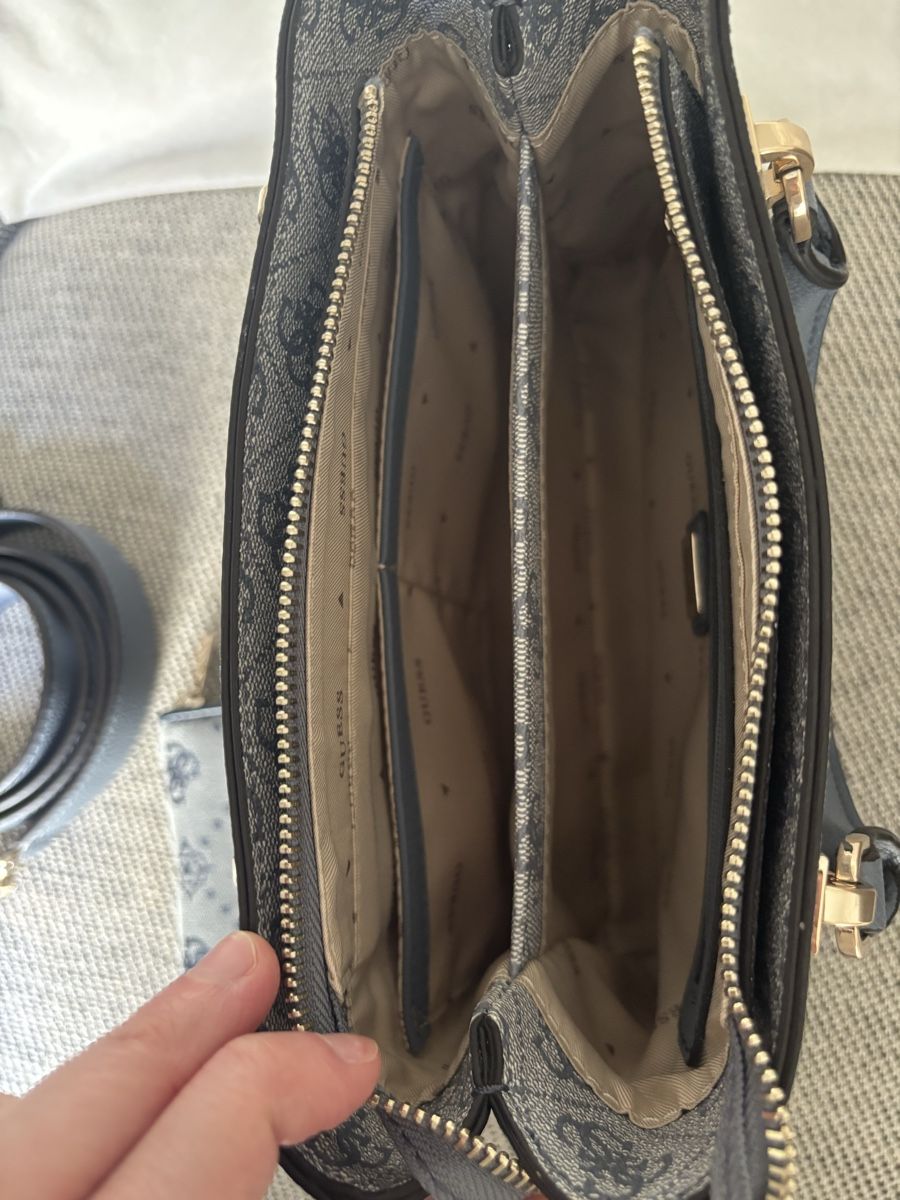 Guess Borse da donna: Guess Blue Patterned cross body handbag and purse – Usato da Zürich venduto da fra_f66n 6