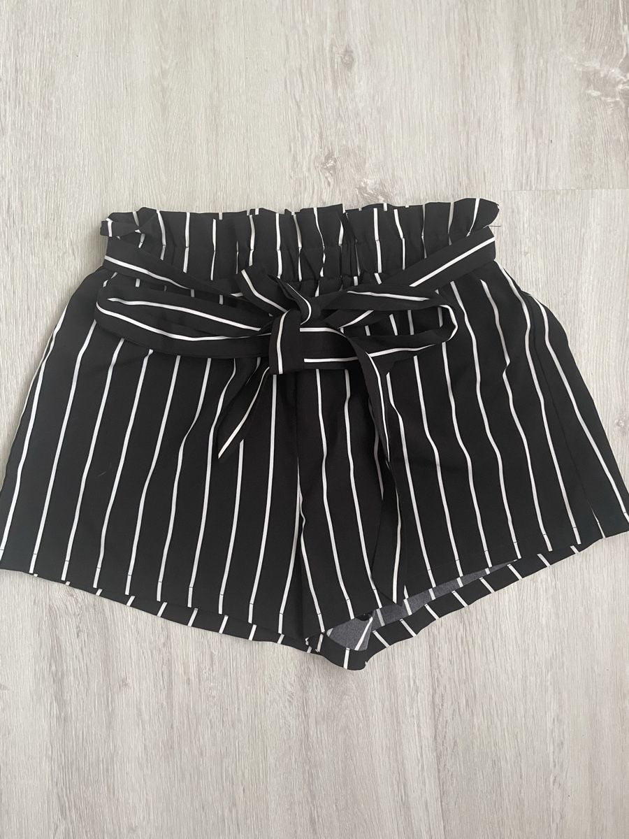 Hosen: Kurze Hose gestreift Grösse S/M – Gebraucht aus Ennetaach von Ustraessle