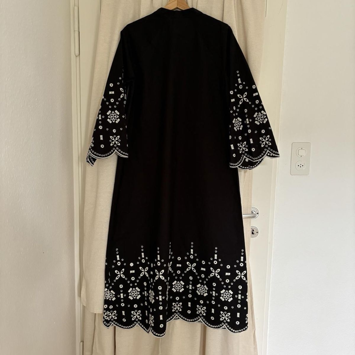 Kleider: Brand New Embroidered Maxi Dress – Neu und originalverpackt aus Zürich von aam_w8ny 1