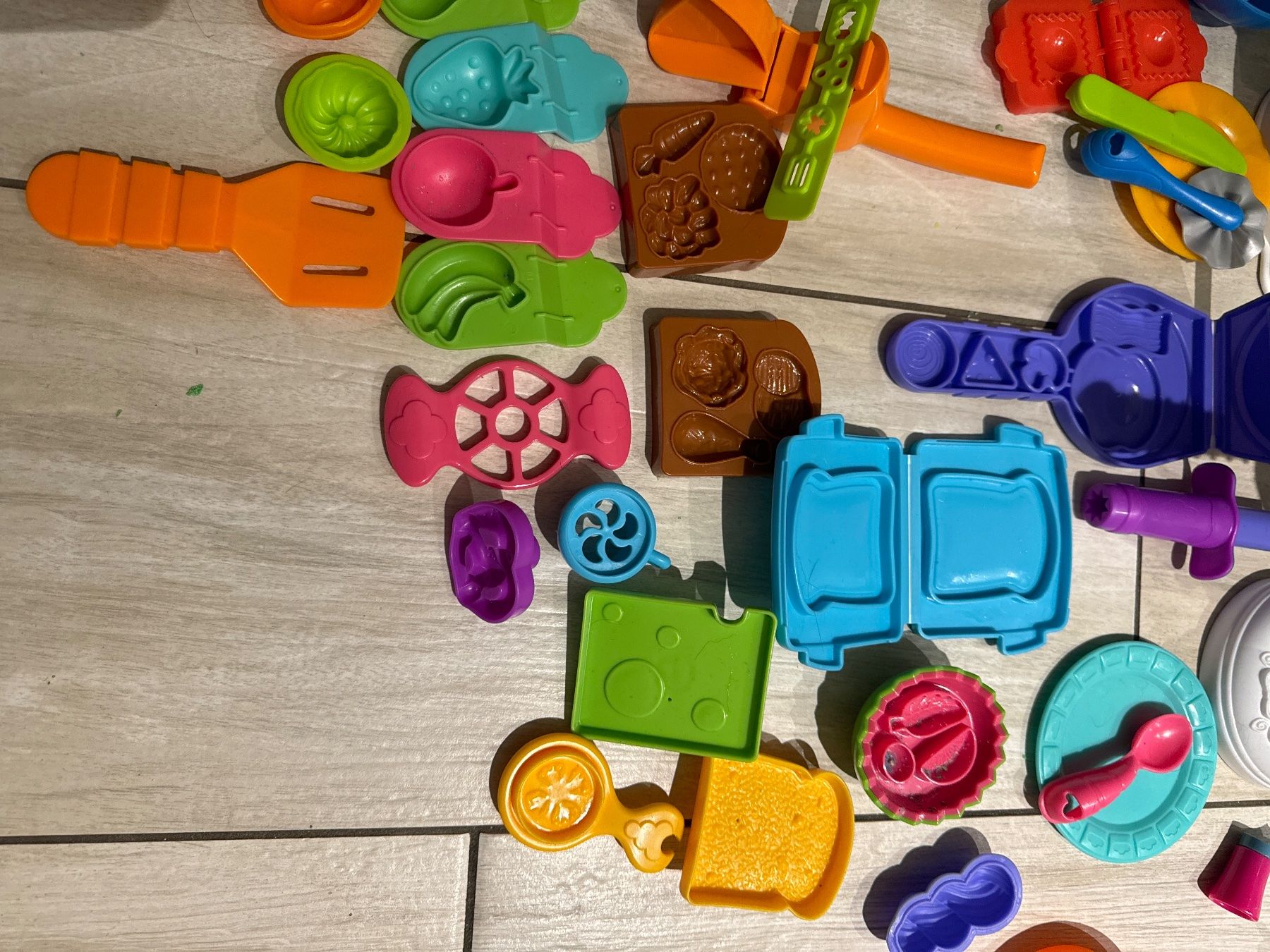 Play-Doh Giocattoli: Riesiges Play doh set einiges praktisch neu – Nuovo (secondo la descrizione) da Dittingen venduto da Estrella46 2