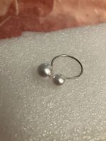 silberfarbener Ring mit grosser und kleiner Imitationsperle
