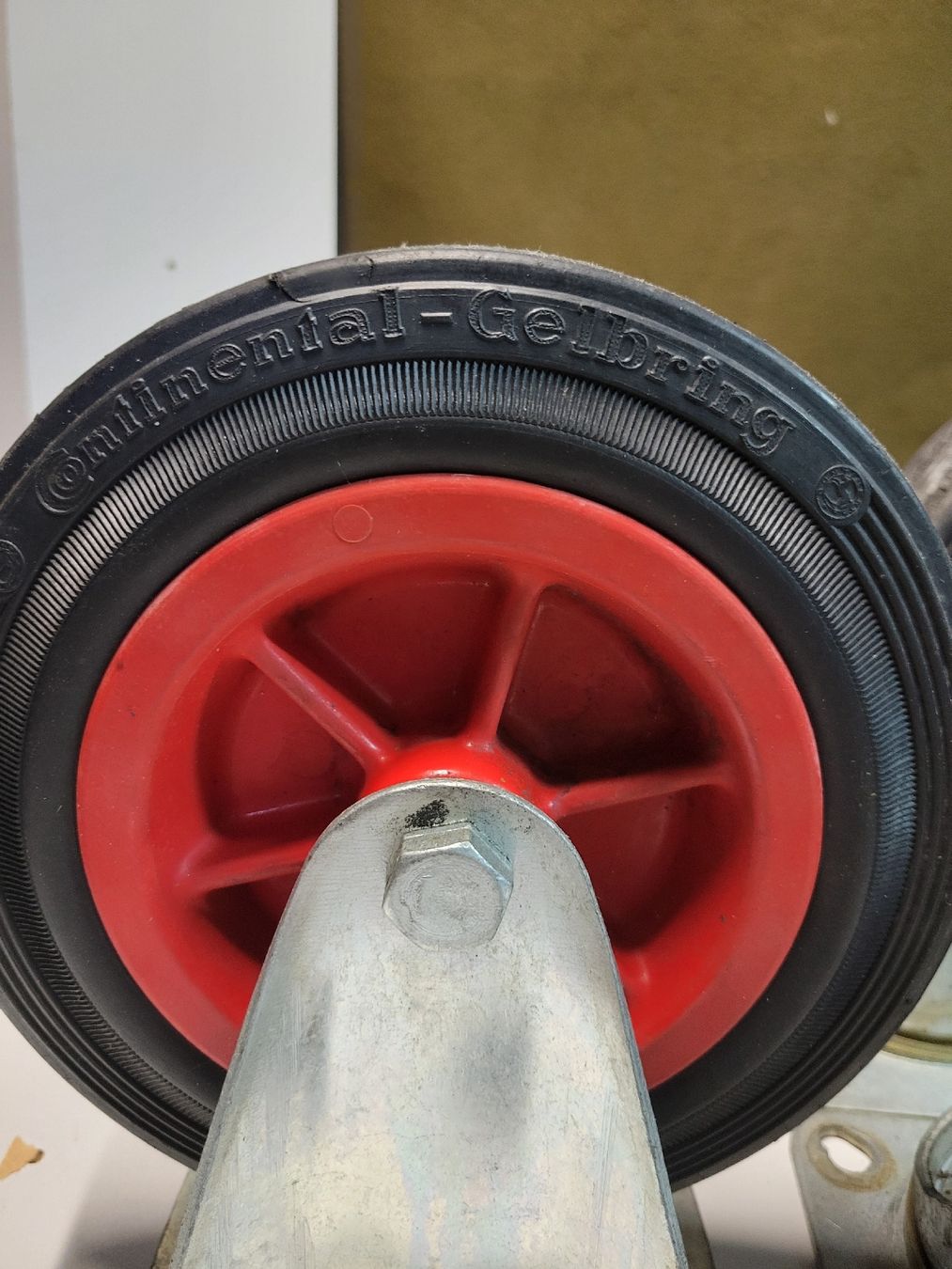 Altro per stoccaggio & trasporto: 4x Rollen 200/50 - 100 mit Befestigungsmaterial – Usato da Flims Dorf venduto da Snowhite74 3