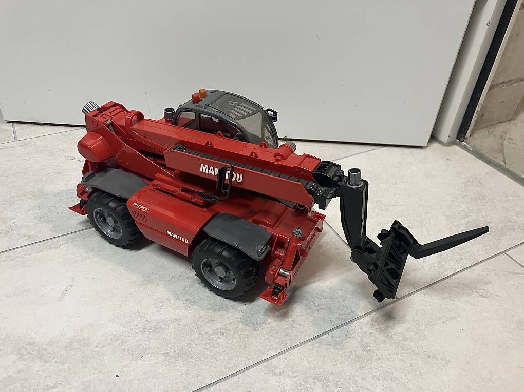 Jouets: Bruder Manitou Teleskoplader – D'occasion à Menznau par siricius 1