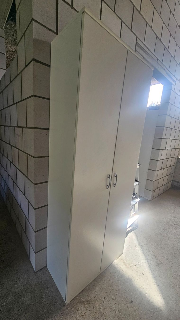Schränke: Weisser Schrank – Gebraucht aus Eriz von ruf_7rlt