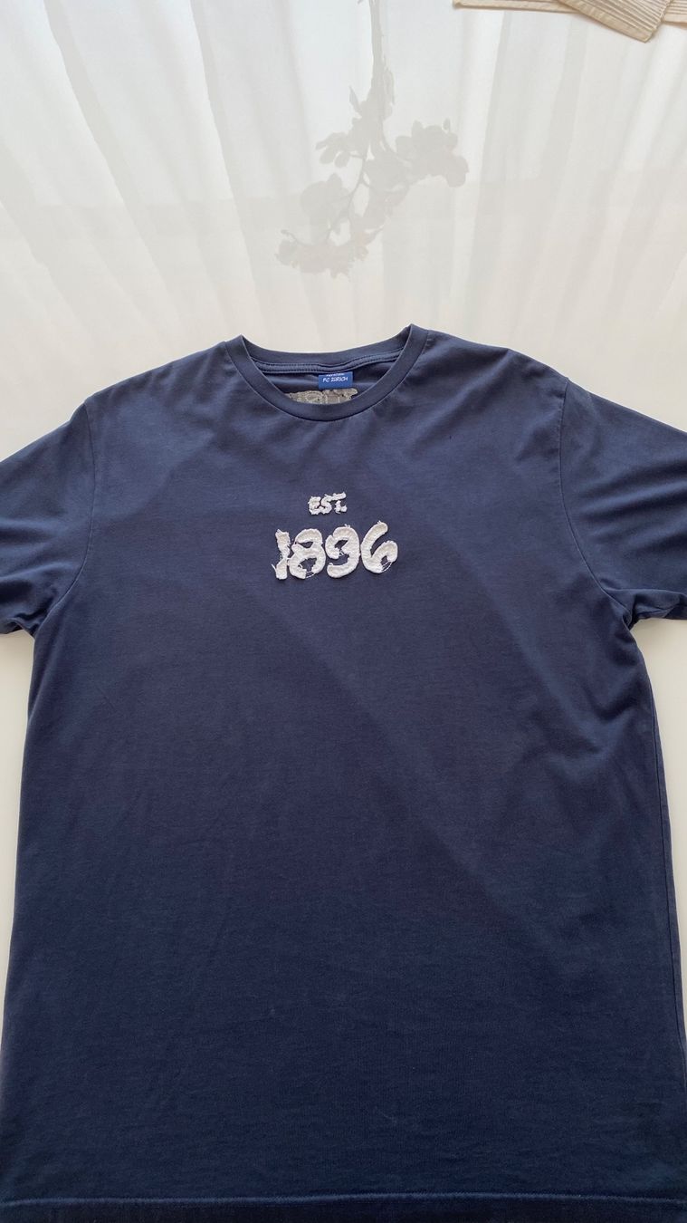 T-Shirts: T- Shirt – Gebraucht aus Volketswil von alk_6rmq