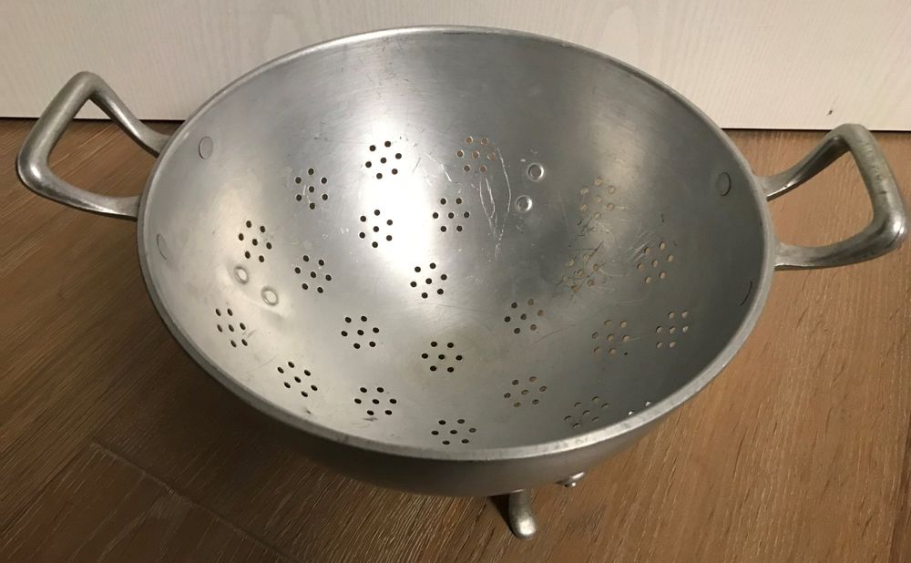 Alu Löcherbecken Löchersieb Salatsieb vintage alt 25 cm | Kaufen auf ...