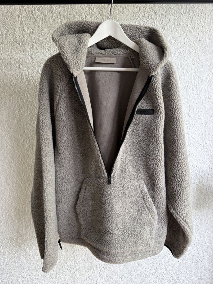 Maglioni & Felpe: Essentials Fleece Pulli - hält dich warm im Winter! – Usato da Dübendorf venduto da ate_w959