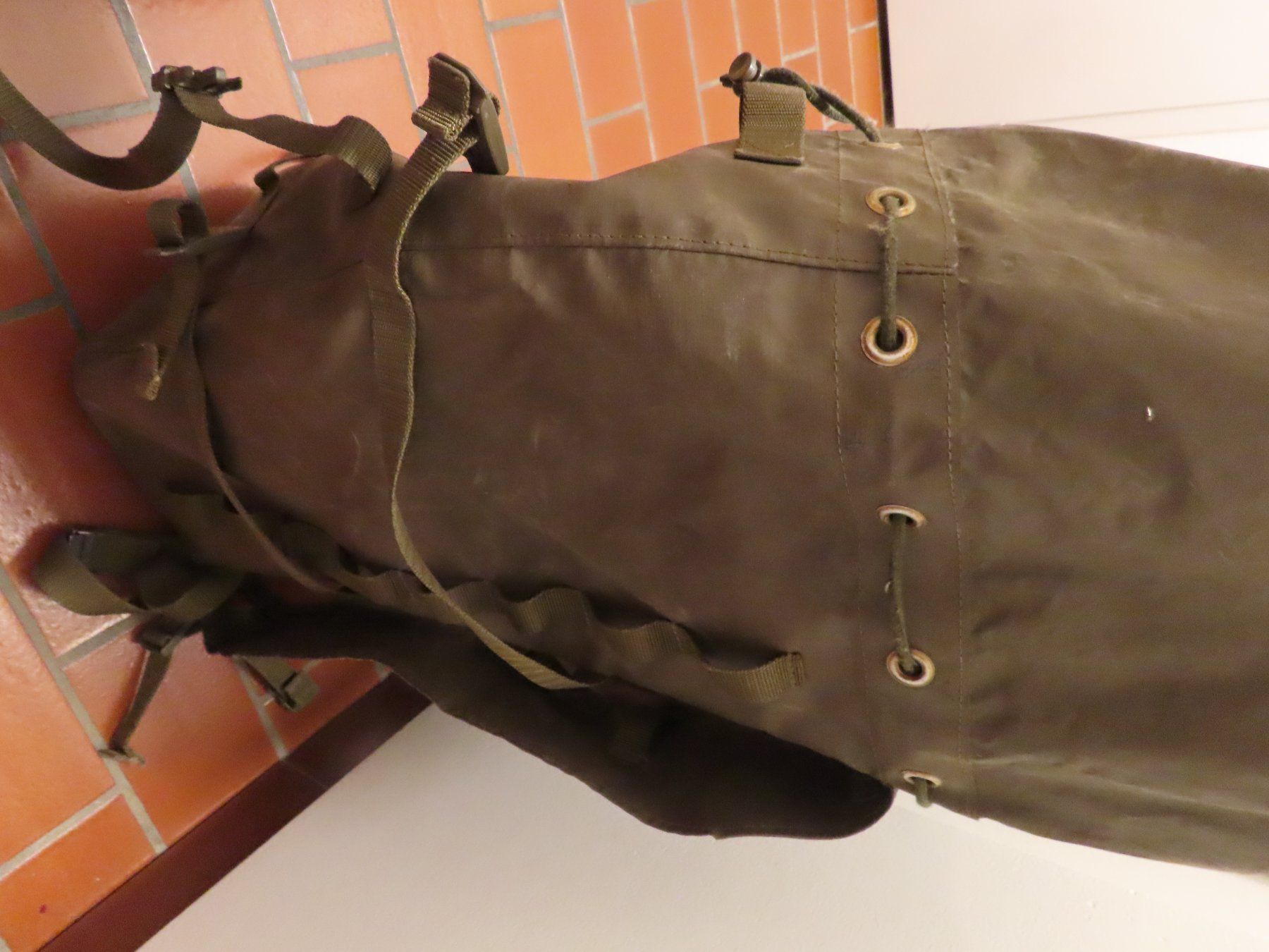 Schweizer Armee Uniformi: Schweizer Armee Militär Kampfrucksack 90 – Usato da Grenchen venduto da sunflyer01 4