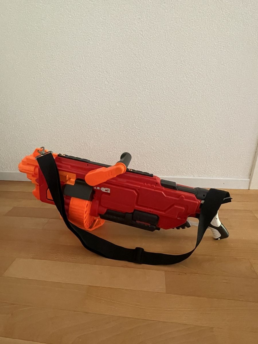 Nerf Jouets: Nerf Mega Mastodon mit Gurt guter Zustand – D'occasion à Ormalingen par MayaMangold27 1