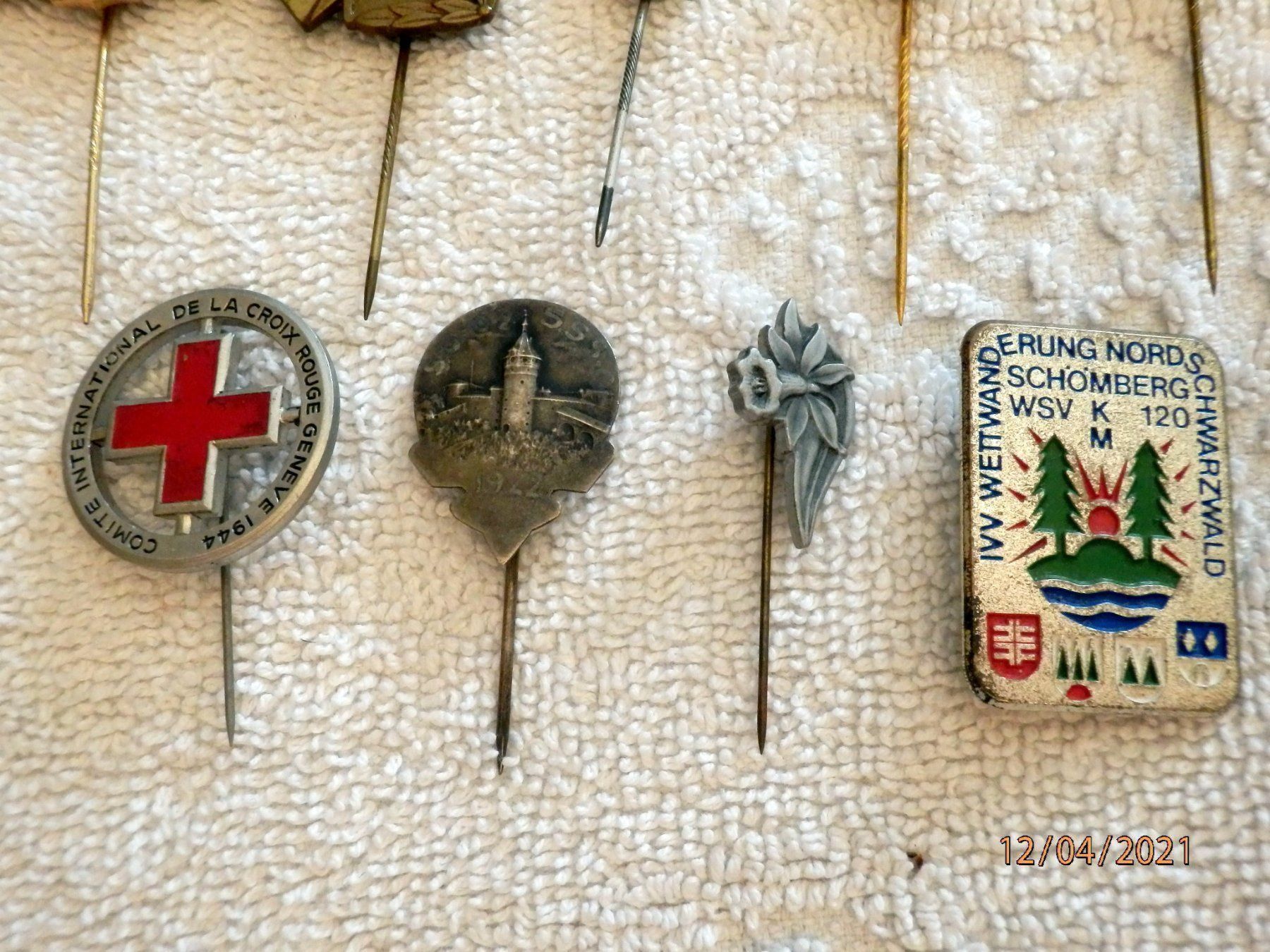 Medaglie: Anstecknadeln, IVV-Wander-Abzeichen – Usato da Ueberstorf venduto da dinbau 5