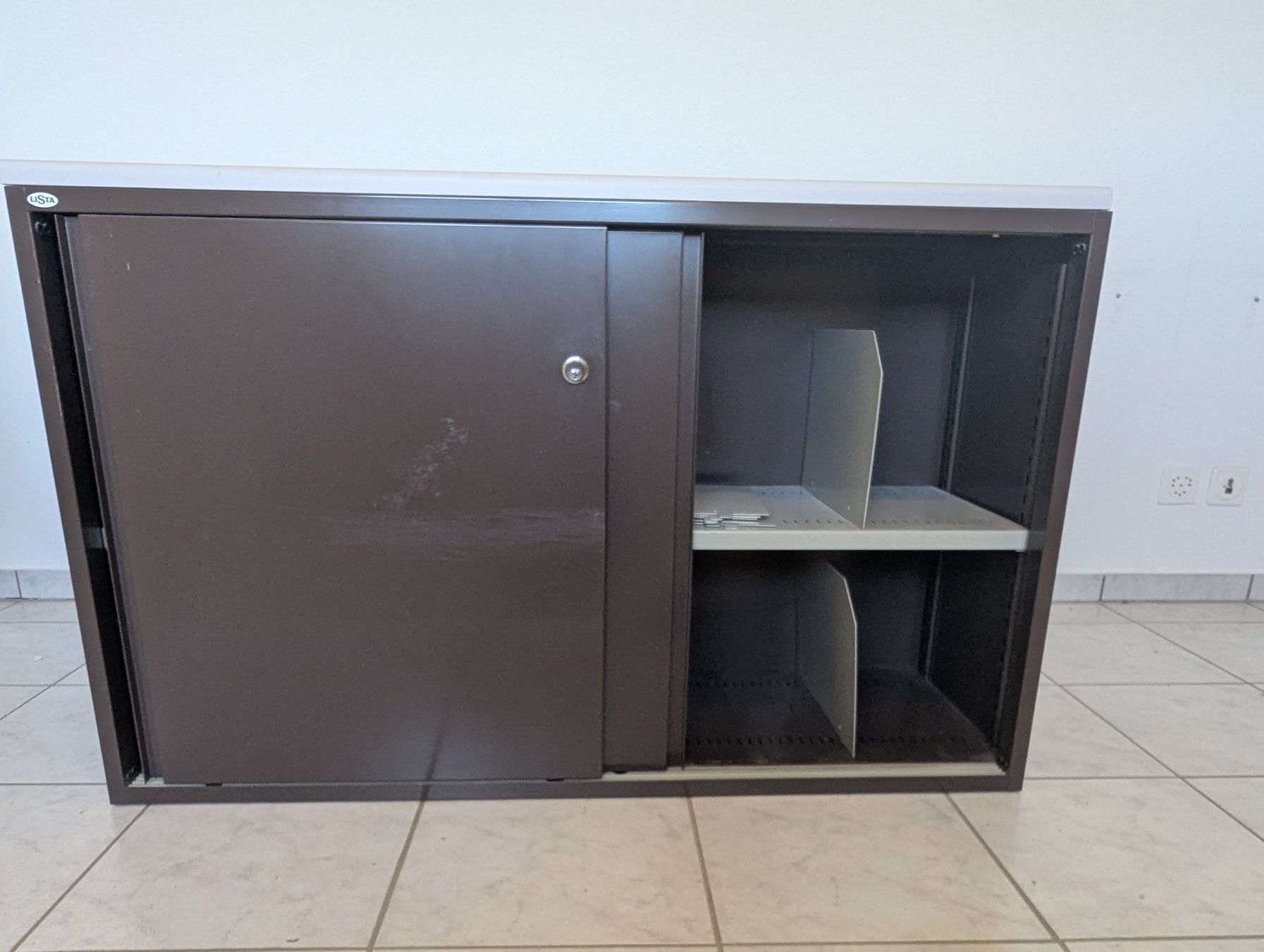 Armadi: Lista Aktenschrank, braun – Usato da Neuenegg venduto da Bfankd 1