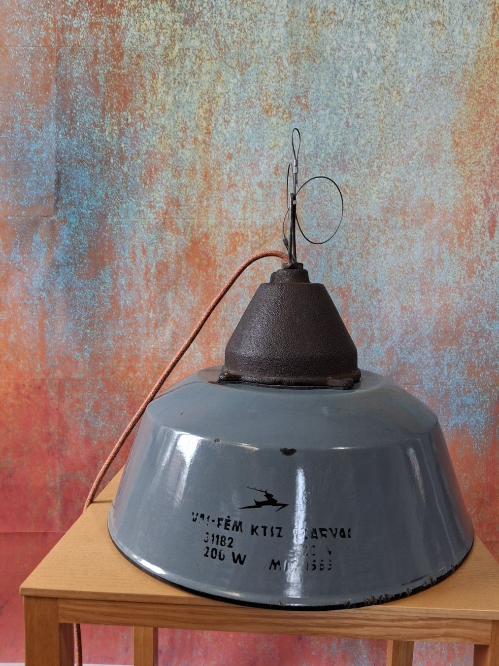 Lampen: Restaurierte Emaille Industrie Lampe – Gebraucht aus Winterthur von lampenretter
