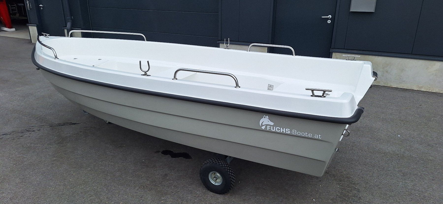 Barche: LAGERND NEU 390 Classic Boot Motorboot GFK Boot Badeboot – Nuovo e nell'imballaggio originale da Aigen Schlägl venduto da Fuchs-Boote