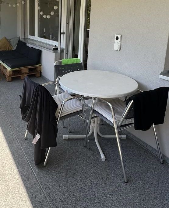 Set de table et chaises: Balkontisch mit 3 Stühlen – D'occasion à Zürich par nin_fbg2